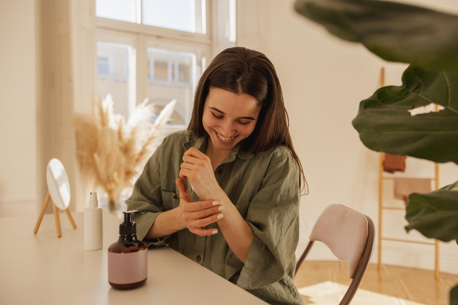 Why Body Oil Is a Must-Have for Glowing, Hydrated Skin: Benefits & Tips